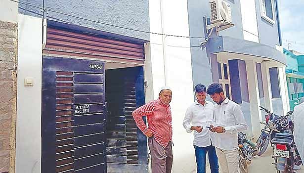 திருட வந்த வீட்டில் சமைத்து சாப்பிட்டு விட்டு 5 லட்சம் பணம், 50 பவுன் நகையைக் கொள்ளையடித்த மர்ம நபர்கள் !