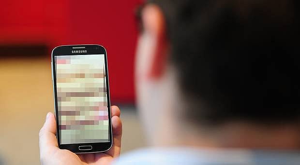 “மனைவியின் வீடியோவை நண்பனுக்கு அனுப்பிய கணவர்” : தட்டிக்கேட்டதால் தப்பி ஒட்டம்!