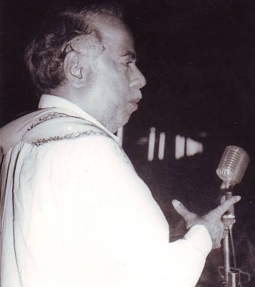 இந்தித் திணிப்பை எதிர்த்து ஆதிக்கவாதிகளுக்கு அன்றே பதிலடி கொடுத்த அண்ணா ! #HBDAnna