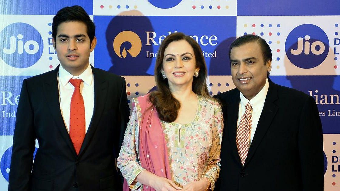 அம்பானி குடும்பத்தினருக்கு வருமான வரித்துறை நோட்டீஸ் அனுப்பியதாக பரபரப்பு... அம்பானி குடும்பம் மறுப்பு!