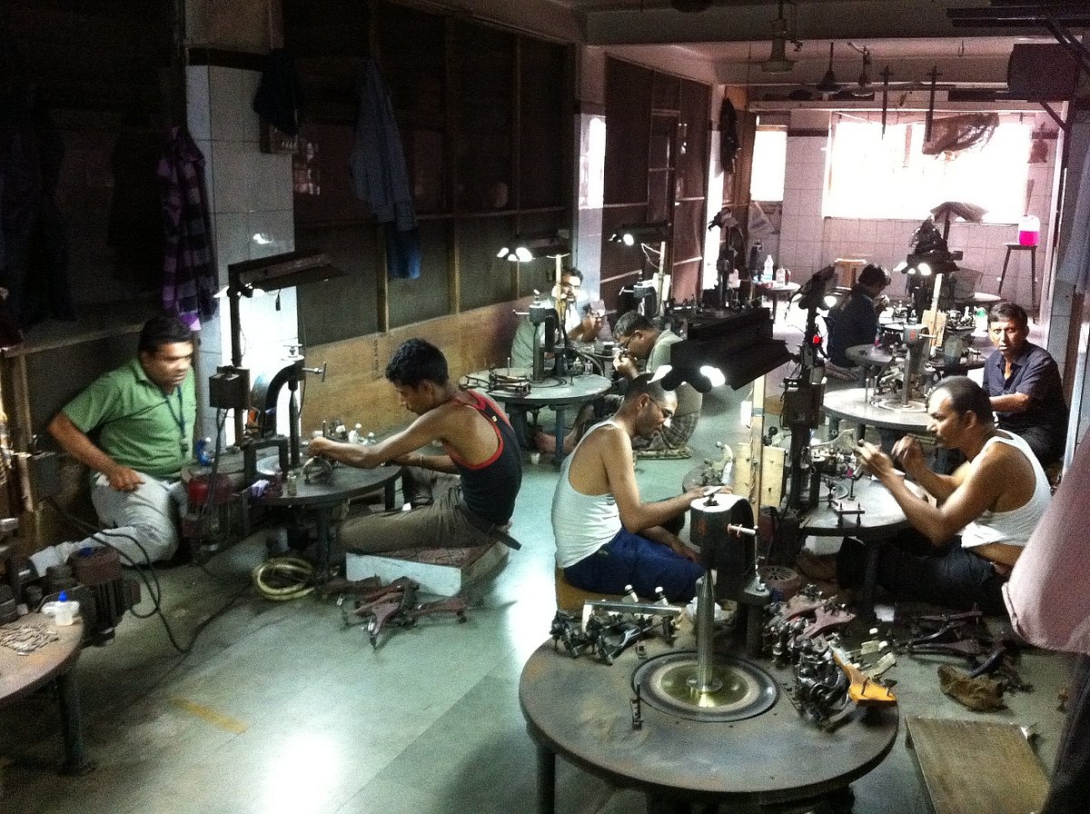 ஜி.எஸ்.டி-யால் முடங்கும் வைரத் தொழில்: மோடியின் சொந்த ஊரில் 60,000 தொழிலாளர்களுக்கு வேலை பறிப்பு!