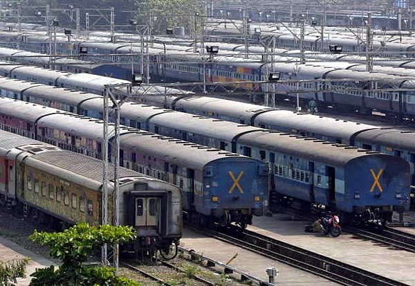 தட்கல் முறையால் இந்திய ரயில்வே துறைக்கு இவ்வளவு வருவாயா? - ஆர்.டி.ஐ மூலம் வெளியான அதிர்ச்சி தகவல்!