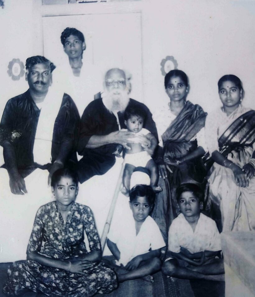 ‘பெரியாரின் தாடியைப் பிடித்து இழுத்த  குழந்தை’ - இந்தப் புகைப்படத்தில் இருப்பது யார் தெரியுமா?