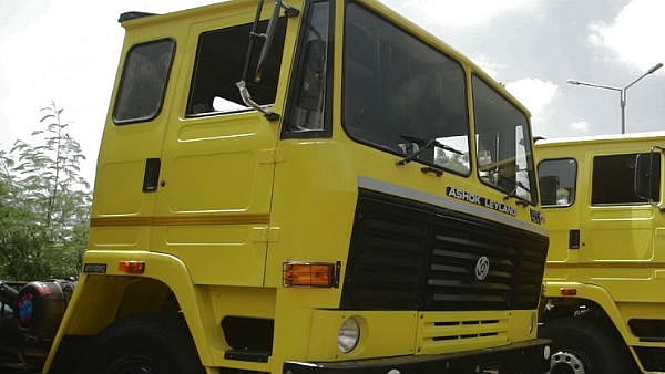 கடும் வீழ்ச்சியில் ஆட்டோமொபைல் துறை : உற்பத்தியை நிறுத்துவதாக அசோக் லேலண்ட் நிறுவனம் அறிவிப்பு!