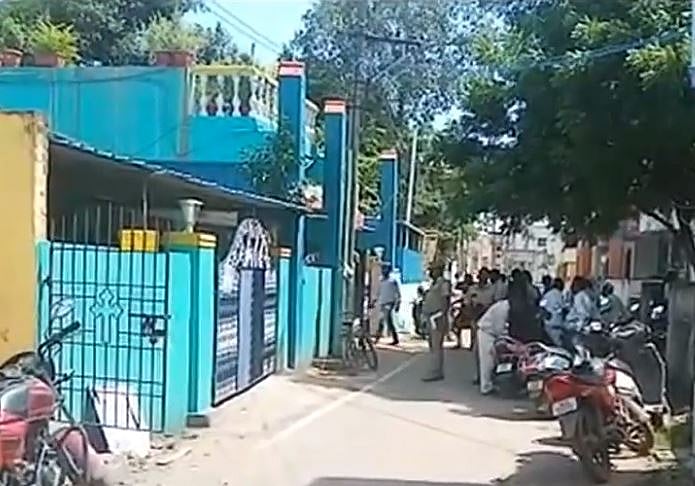 பட்டப்பகலில் வீட்டின் பூட்டை உடைத்து 100 பவுன் நகைகள், ரூ30 லட்சம் கொள்ளை: மர்ம நபர்கள் கைவரிசை!