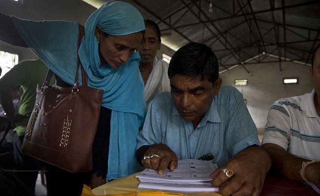 “குடியரசுத் தலைவர் குடும்பத்தினரே இந்தியர்கள் இல்லையா?” : தேசிய குடிமக்கள் பதிவேட்டால் விநோத குழப்பம்!