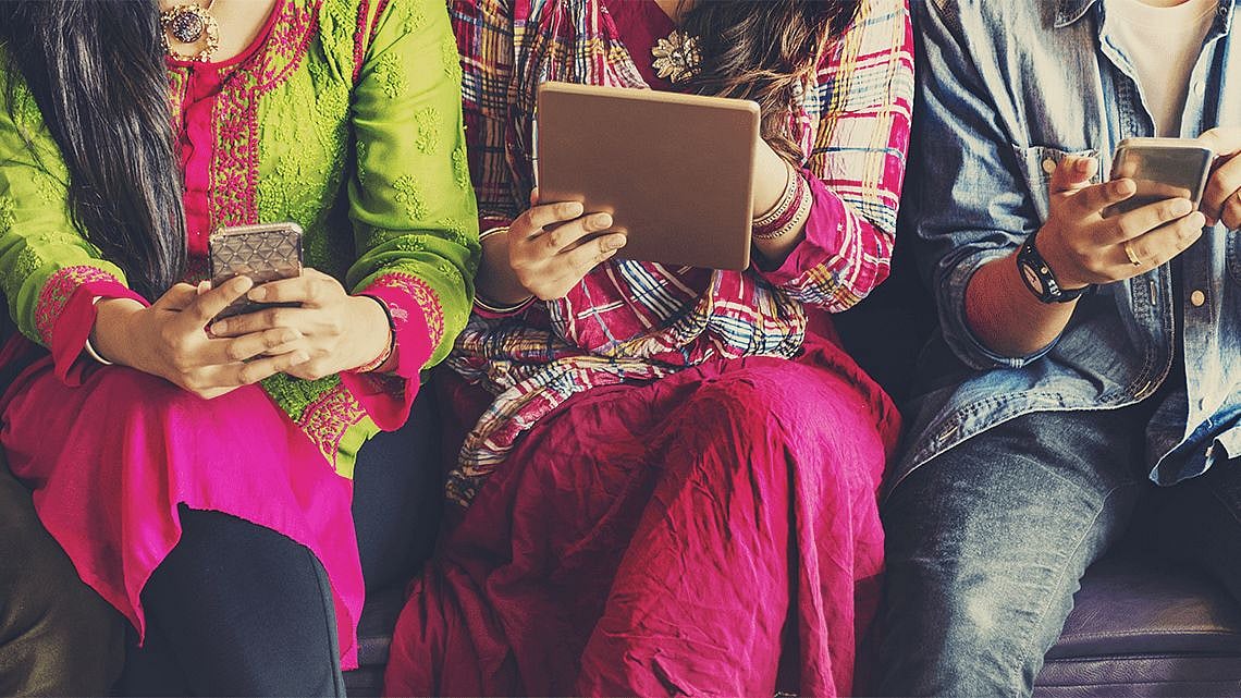 அதிகரிக்கும் செல்போன் பயன்பாடு : “தென் இந்தியர்கள் சொந்த மொழிக்கே முக்கியத்துவம்!” ஆய்வில் தகவல்!