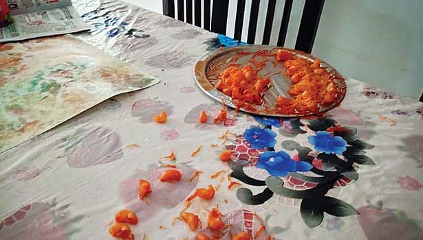 திருட வந்த வீட்டில் சமைத்து சாப்பிட்டு விட்டு 5 லட்சம் பணம், 50 பவுன் நகையைக் கொள்ளையடித்த மர்ம நபர்கள் !