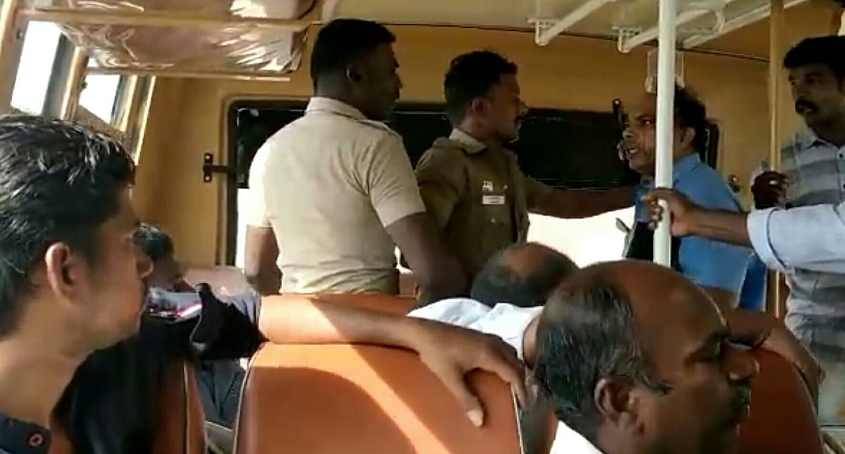 ”எங்ககிட்டயே டிக்கெட் கேக்குறியா?”- நடத்துநரை தாக்கி ரத்த காயம் ஏற்படுத்திய அராஜக போலிஸ் !