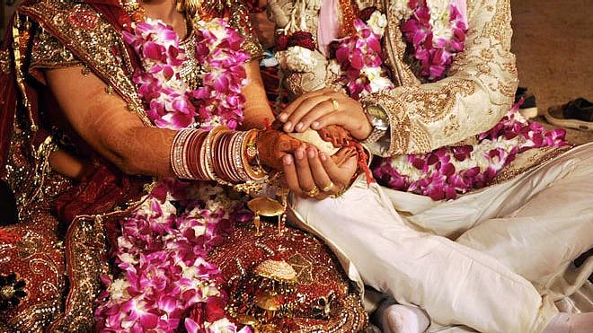 கணவனை இழந்த மருமகளுக்கு மூன்றே மாதங்களில் மறுமணம் செய்து வைத்த மாமியார் : சமூக வலைதளங்களில் பாராட்டு!