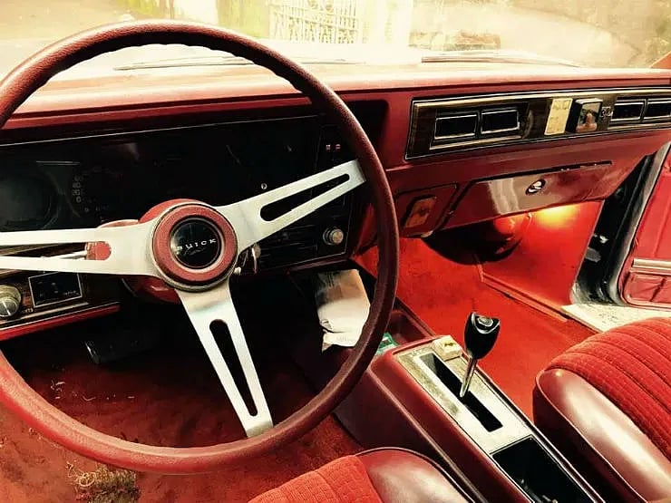 விற்பனைக்கு வரும் பிரபல தொழிலதிபரின் முதல் கார்... விலை எவ்வளவு தெரியுமா?