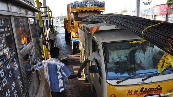 சுங்கச் சாவடி கட்டண உயர்வு ஒரு பகல் கொள்ளை : மக்கள் நலனைக் கொல்லும் செயல் என மு.க ஸ்டாலின் கண்டனம்