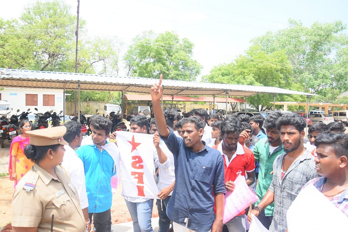 “5, 8 வகுப்புகளுக்கு பொதுத்தேர்வு மாணவர்களின் எதிர்காலத்தைச் சீரழிக்கும்” :  மாணவர் அமைப்பினர் போராட்டம்!