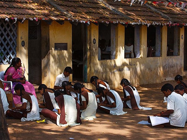10 மாணவர்களுக்கு கீழ் உள்ள பள்ளிகள் ஓராசிரியர் பள்ளியாக மாற்றம்: தமிழக அரசு உத்தரவு!