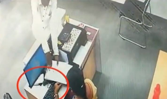 நிதி வசூலிப்பது போல பேசி கடைகளில் செல்போனை அபேஸ் செய்த மர்ம நபர் : அருப்புக்கோட்டையில் பரபரப்பு!