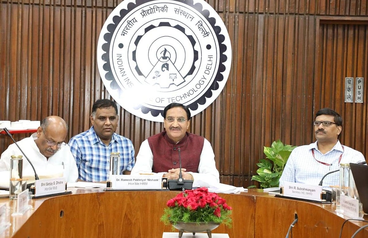 மாணவர்களுக்கு 10 மடங்கு கட்டண உயர்வு.. கல்லூரிகளுக்கு நிதி குறைப்பு : IIT-களை சீர்குலைக்கும் மத்திய அரசு!