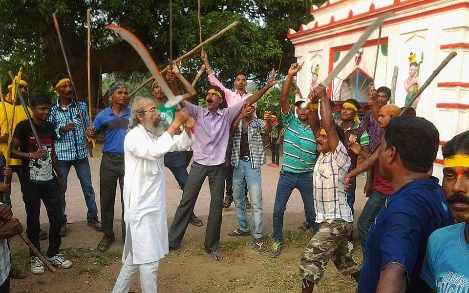 'வந்தே மாதரம்' பாடலை ஏற்காதவர்கள் இந்தியர்கள் இல்லை : சர்ச்சையை கிளப்பிய சாரங்கியின் பின்னணி என்ன ? 