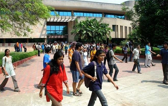 மாணவர்களுக்கு 10 மடங்கு கட்டண உயர்வு.. கல்லூரிகளுக்கு நிதி குறைப்பு : IIT-களை சீர்குலைக்கும் மத்திய அரசு!