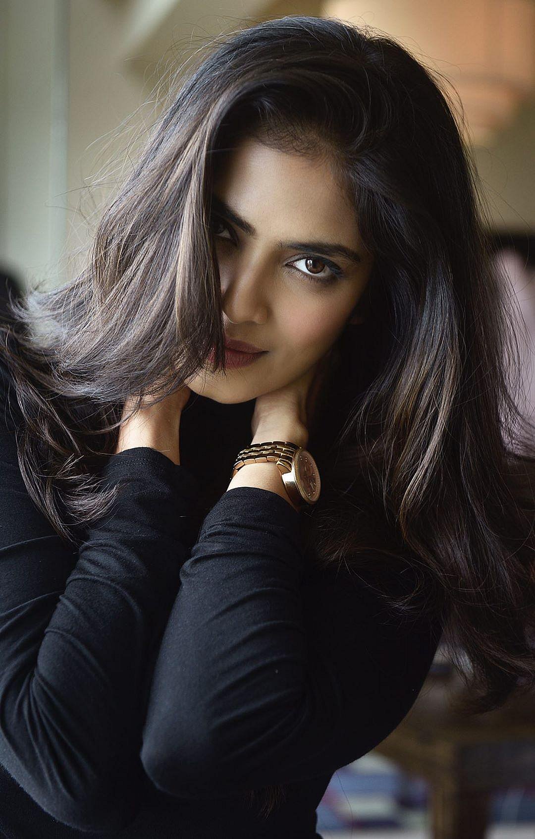 விஜய்க்கு ஜோடி... மாளவிகா மோகனனின் லேட்டஸ்ட் புகைப்படங்கள்! (ALBUM)