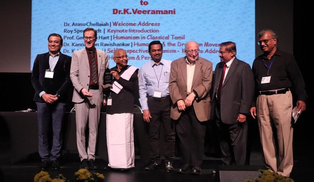 “கருஞ்சட்டைத் தோழர்களின் ஒத்துழைப்பிற்குக் கிடைத்த விருது” : ஆசிரியர் கி.வீரமணி நெகிழ்ச்சி!