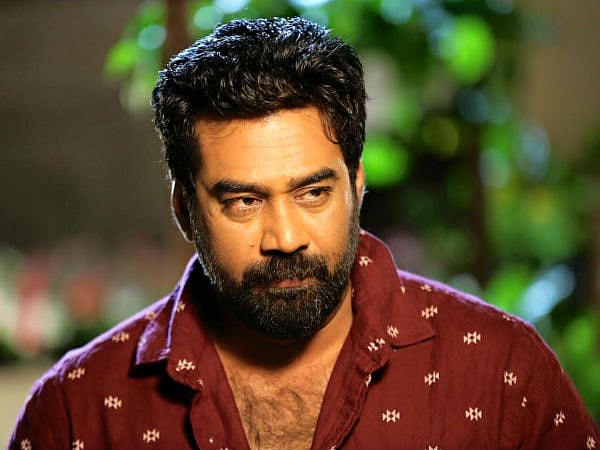 “மக்கள் விரும்பும் சினிமாவே இவரது சாய்ஸ்” : பிஜூ மேனன் பிறந்ததின சிறப்புப் பகிர்வு! #HBDBijuMenon