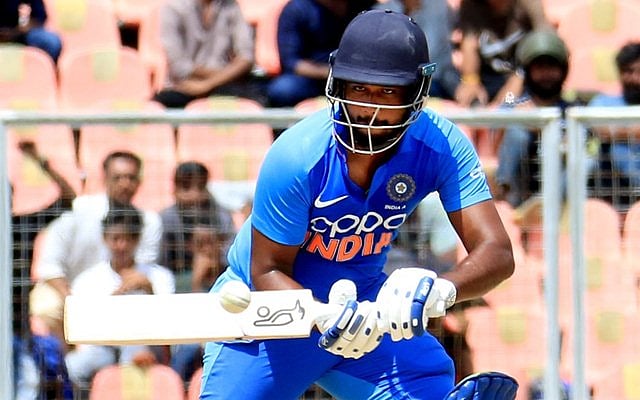 மொத்த சம்பளத்தையும் மைதான பராமரிப்பு ஊழியர்களுக்கு கொடுத்து நெகிழவைத்த சஞ்சு சாம்சன்!