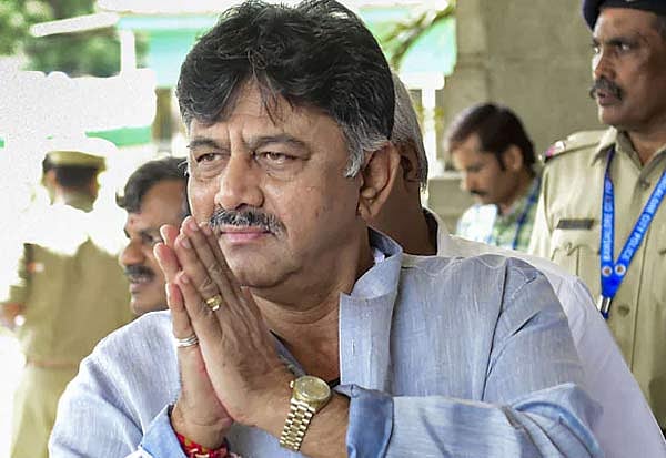 3 ஆண்டுகளாகத் திட்டமிட்டு டி.கே.சிவகுமாரை பழிவாங்கிய பாஜக... இரவோடு இரவாகக் கைது - கர்நாடகத்தில் பதற்றம்!