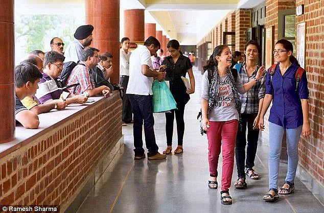 “மோடி ஆட்சியின் அடுத்த அவலம்”: 5 ஆண்டுகளில் உயர்கல்வியில் மாணவர் சேர்க்கை குறைந்தது : அதிர்ச்சி தகவல்!