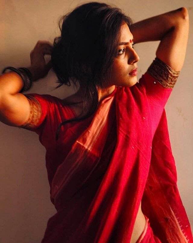 விஜய்க்கு ஜோடி... மாளவிகா மோகனனின் லேட்டஸ்ட் புகைப்படங்கள்! (ALBUM)