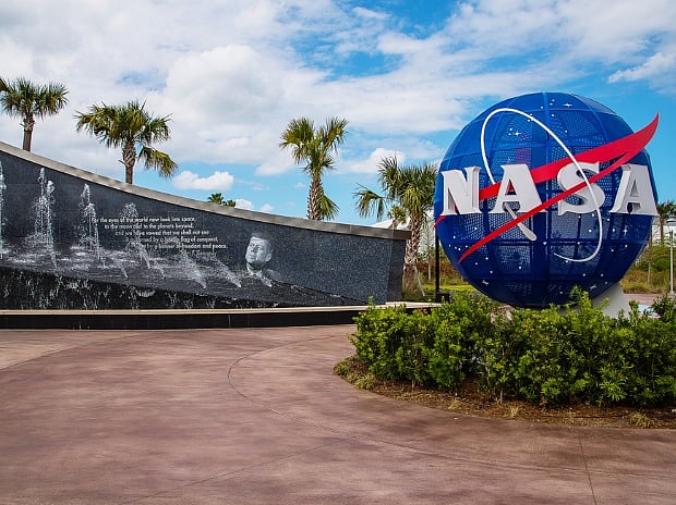 விக்ரம் லேண்டரின் நிலை இன்று தெரியவருமா? : புதிய தகவல்களை வெளியிடும் நாசா!