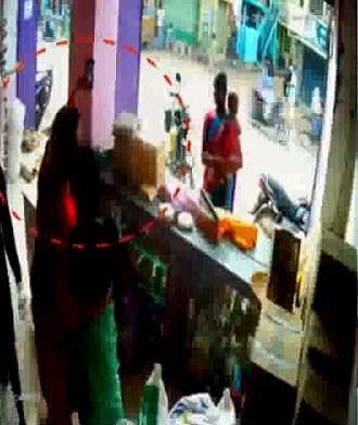 செல்ஃபி எடுப்பது போல பேச்சுக்கொடுத்து, தமிழகத்தில் ஆயிரக்கணக்கில் பணத்தை அபேஸ் செய்த வெளிநாட்டினர்!