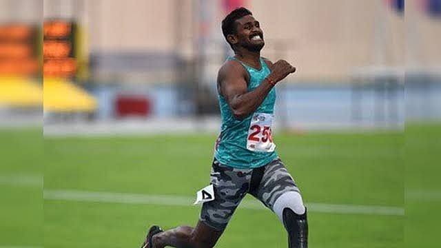 இந்தியாவிற்கு 3 தங்கப் பதக்கங்களை பெற்றுத் தந்த தமிழக வீரர் ஆனந்தன் குணசேகரன்! - அசத்தல் சாதனை!