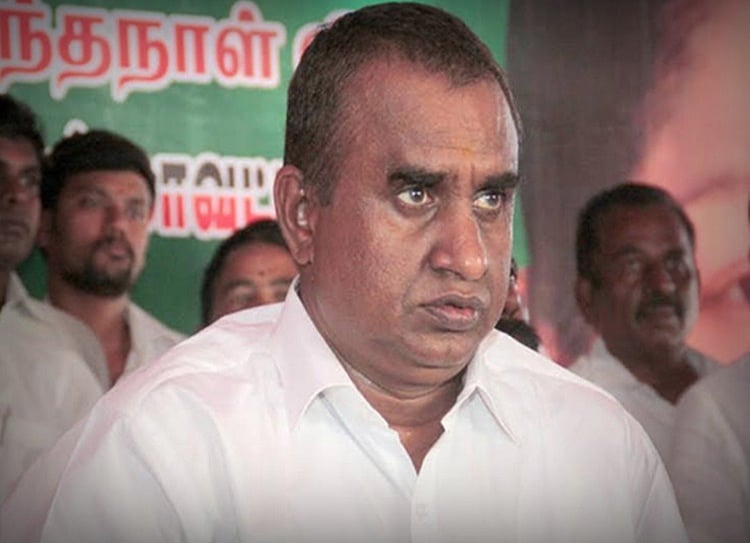 அமைச்சர் வேலுமணிக்கு எதிரான டெண்டர் முறைகேடு விசாரணையில் நீதிமன்றம் அதிருப்தி : விசாரணை அதிகாரி மாற்றம்!