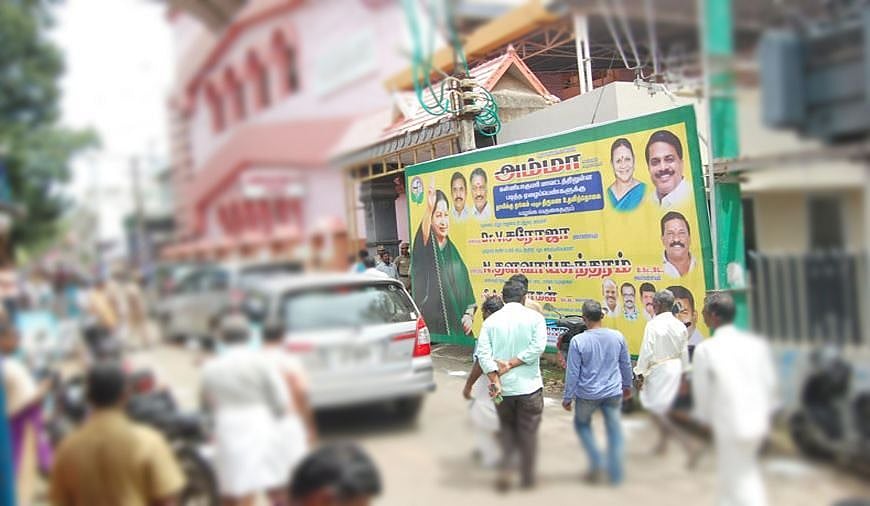 நீதிமன்றத்தை மதிக்காத அ.தி.மு.க; அமைச்சருக்காக அனுமதியின்றி வைக்கப்பட்ட பேனர்கள்: கண்டுகொள்ளாத காவல்துறை!