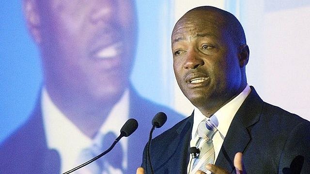 தோனி அமைத்துக்கொடுத்த பாதையில் விராட் கோலி சிறப்பாக செயல்படுகிறார் - பிரையன் லாரா கருத்து!