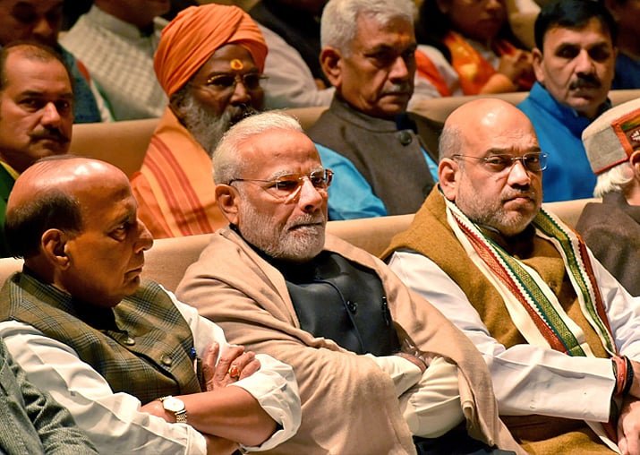 “திணறிவரும் இந்திய பொருளாதாரத்திற்கு ஜி.எஸ்.டி-தான் முக்கியக் காரணம்” : பிரதமரின் ஆலோசகரே குற்றச்சாட்டு!