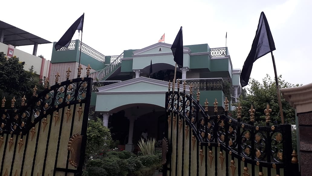 “கிரண்பேடிக்கு எதிராக கருப்புக் கொடி” : கருப்புச்சட்டையுடன் களம் இறங்கிய அமைச்சர் - ஏனாமில் பதட்டம்!