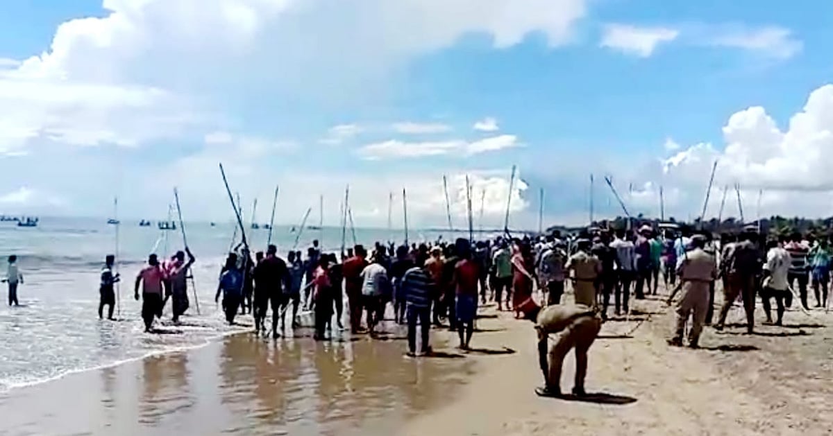 இரு கிராம மீனவர்கள் நடுக்கடலில் மோதல் : 3 பேருக்கு அரிவாள் வெட்டு -  புதுச்சேரி அருகே பதட்டம்!