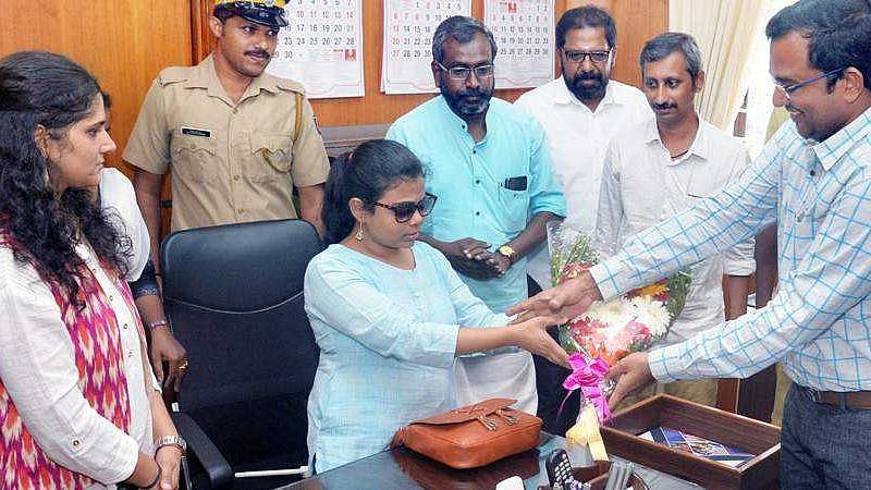 ‘இந்தியாவின் முதல் பார்வையற்ற மாற்றுத்திறனாளி பெண் ஐ.ஏ.எஸ்’- திருவனந்தபுரம் சப்-கலெக்டராக பதவியேற்பு!