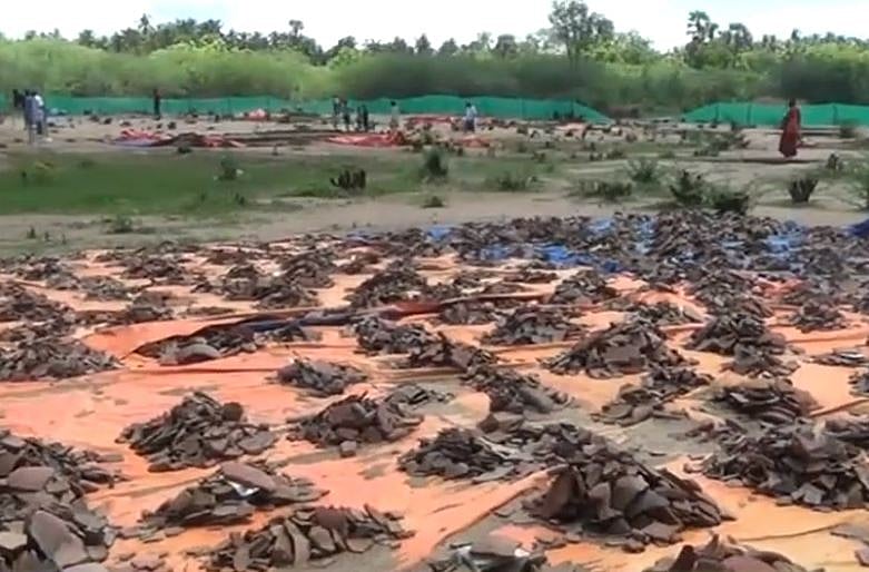 கீழடி அகழாய்வு குழிகளை மூட வேண்டாம் : பொதுமக்கள் கோரிக்கை!