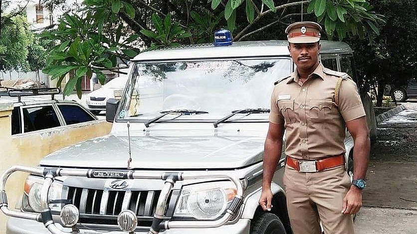 “முடிந்தால் வெட்டு பார்க்கலாம்” : ரவுடிகளின் வாட்ஸ்-அப் குழுவில் சவால் விட்ட போலிஸ் அதிகாரி!