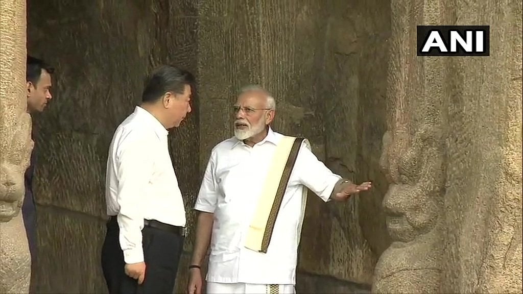 சீன அதிபர் ஜின்பிங்குக்கு மாமல்லபுர சிற்பங்களைச் சுற்றிக் காட்டிய பிரதமர் மோடி! (ALBUM)