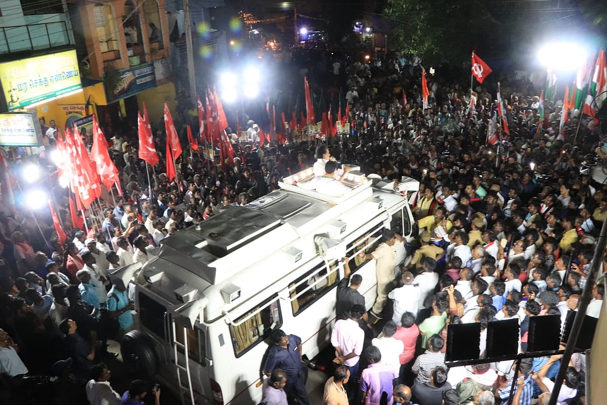 எடப்பாடி பழனிசாமிக்கும், புதுச்சேரி நாராயணசாமிக்கும் என்ன வித்தியாசம் தெரியுமா? - மு.க ஸ்டாலின் ’பளீர்’ !