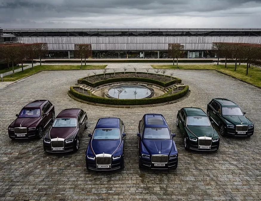 டர்பன் நிறத்துக்கு மேட்சிங்காக 20 ரோல்ஸ் ராய்ஸ் கார்கள் - இப்படியும் ஒரு இந்தியத் தொழிலதிபரா.. ?