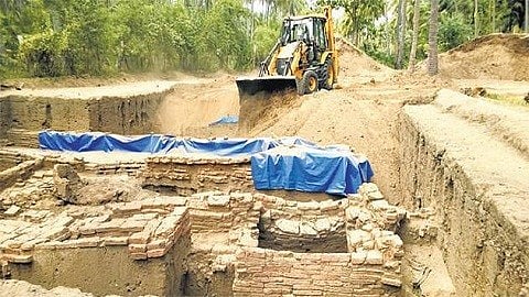 கீழடியை பார்வையிட இனிமேல் அனுமதி இல்லை: அகழாய்வு குழிகளை மூடும் தமிழக அரசு - ஆறாம் கட்ட பணிகள் எப்போது? 