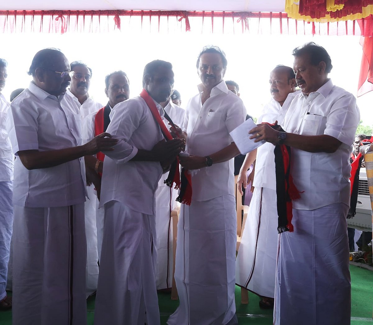 தி.மு.க ஆட்சிக்கு வந்ததும் உள்ளாட்சித் தேர்தல் நடக்கும் : பரப்புரையில் மு.க ஸ்டாலின் உறுதி !