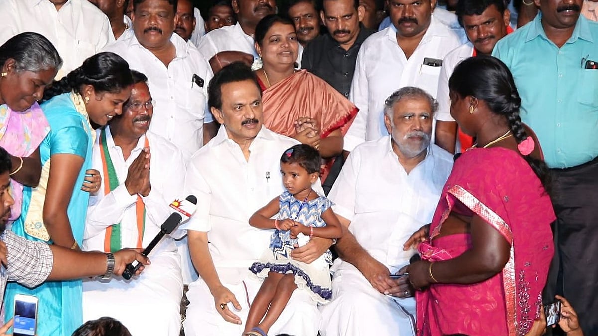 ஆட்சியை காப்பாற்றிக் கொள்ளவே அ.தி.மு.க-வினர் ஆர்வம் காட்டி வருகின்றனர் - மு.க.ஸ்டாலின்