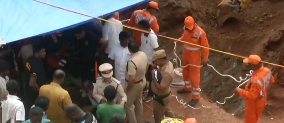 #LIVE | 4 நாள் போராட்டத்துக்கு பிறகு சுர்ஜித்தின் உடல் மீட்பு; பொதுமக்கள் அஞ்சலிக்கு பின் நல்லடக்கம்!