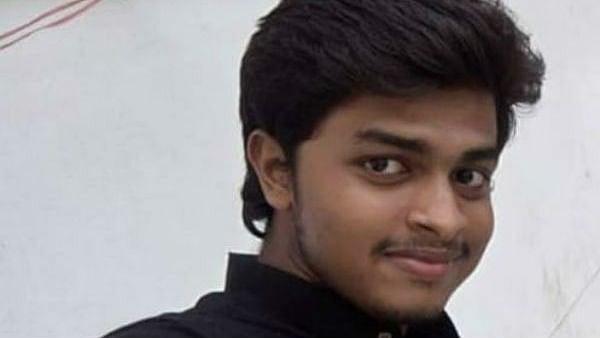 நீட் தேர்வில் ஆள்மாறாட்டம் செய்த தருமபுரி மாணவன் நீதிமன்றத்தில் சரண் : தொடர்ந்து அதிர்ச்சி தகவல்கள்!