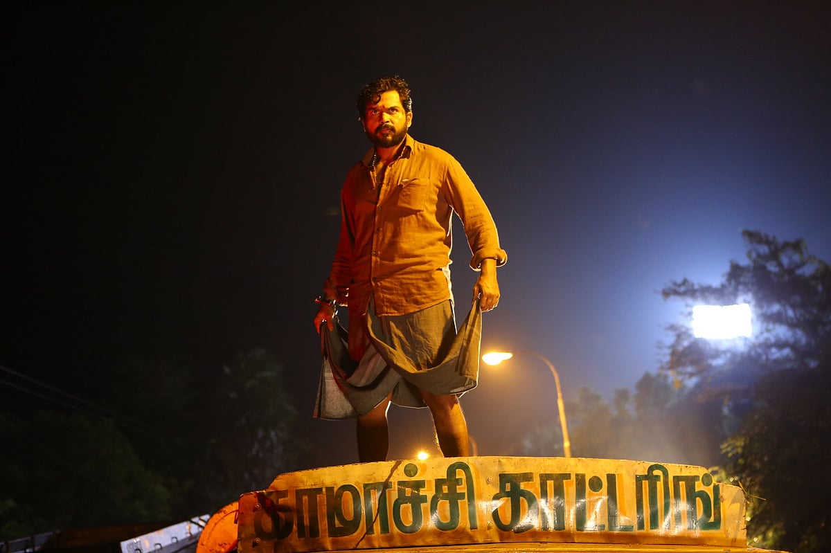 வெளியானது கார்த்தியின் ‘கைதி’ ட்ரெய்லர் : தீபாவளி ரிலீஸ் படங்களுக்கிடையே கடும் போட்டி இருக்குமா?